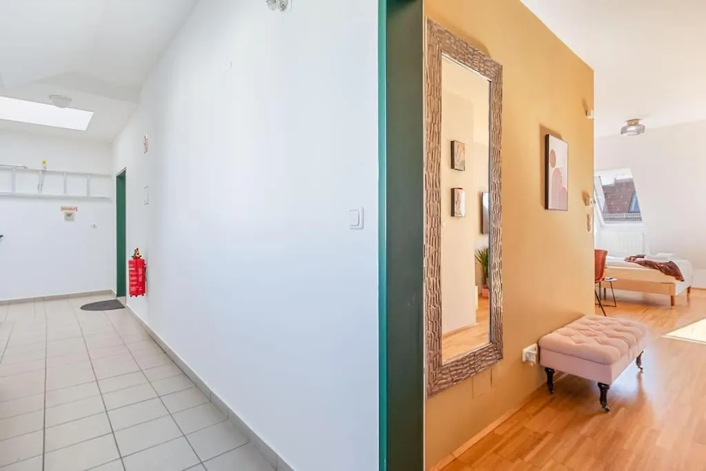 Dry Flower Apt. / 2Br. / Rooftop / New Vienna Apartment