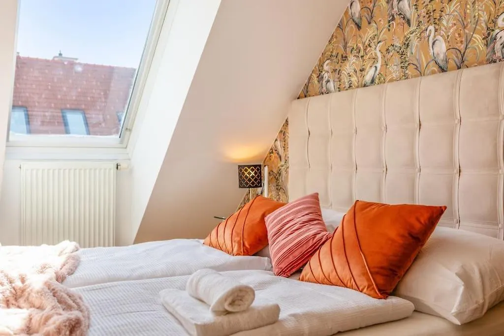 Dry Flower Apt. / 2Br. / Rooftop / New Vienna 0*,  Austria