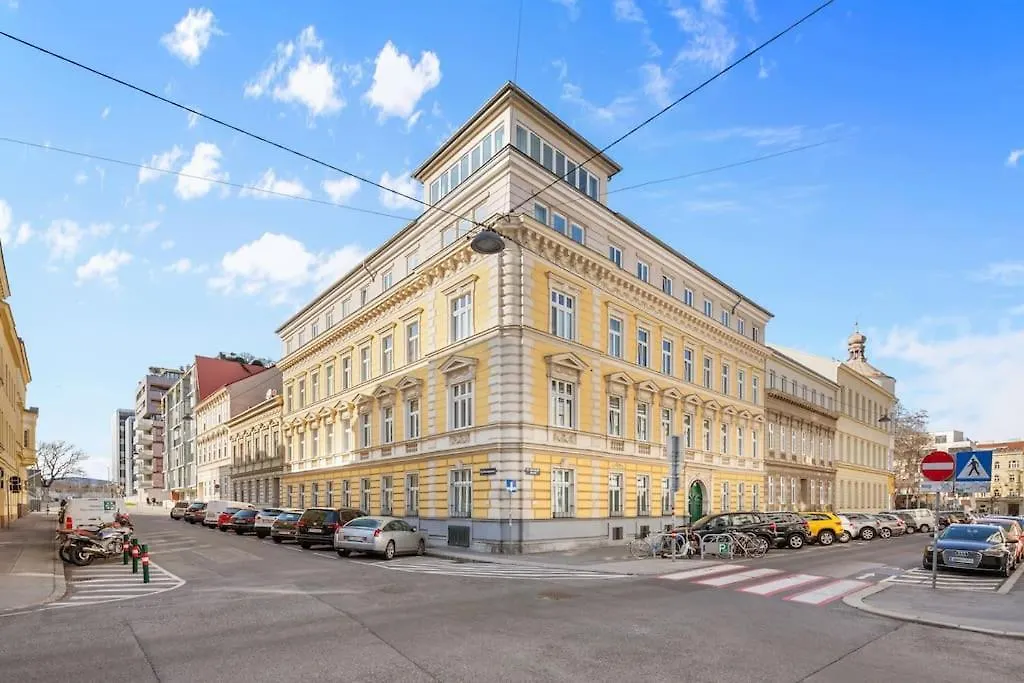 Dry Flower Apt. / 2Br. / Rooftop / New Vienna