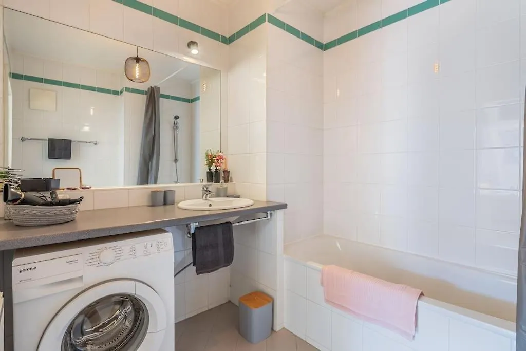 Dry Flower Apt. / 2Br. / Rooftop / New Vienna