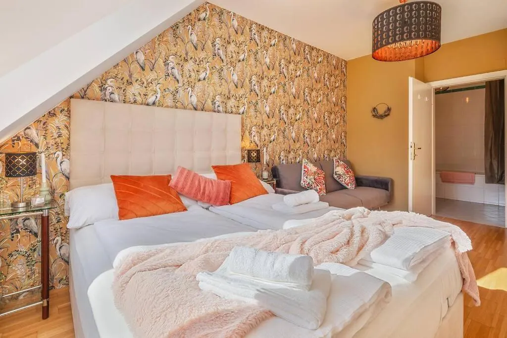 Dry Flower Apt. / 2Br. / Rooftop / New Vienna