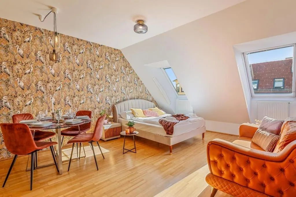 Dry Flower Apt. / 2Br. / Rooftop / New Bécs 0*,